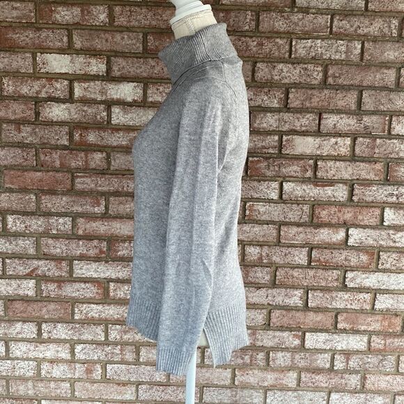 Cable & Gauge Gray Turtleneck Sweater With Lacing Detail At Neckline - Size XS - Picture 3 of 9